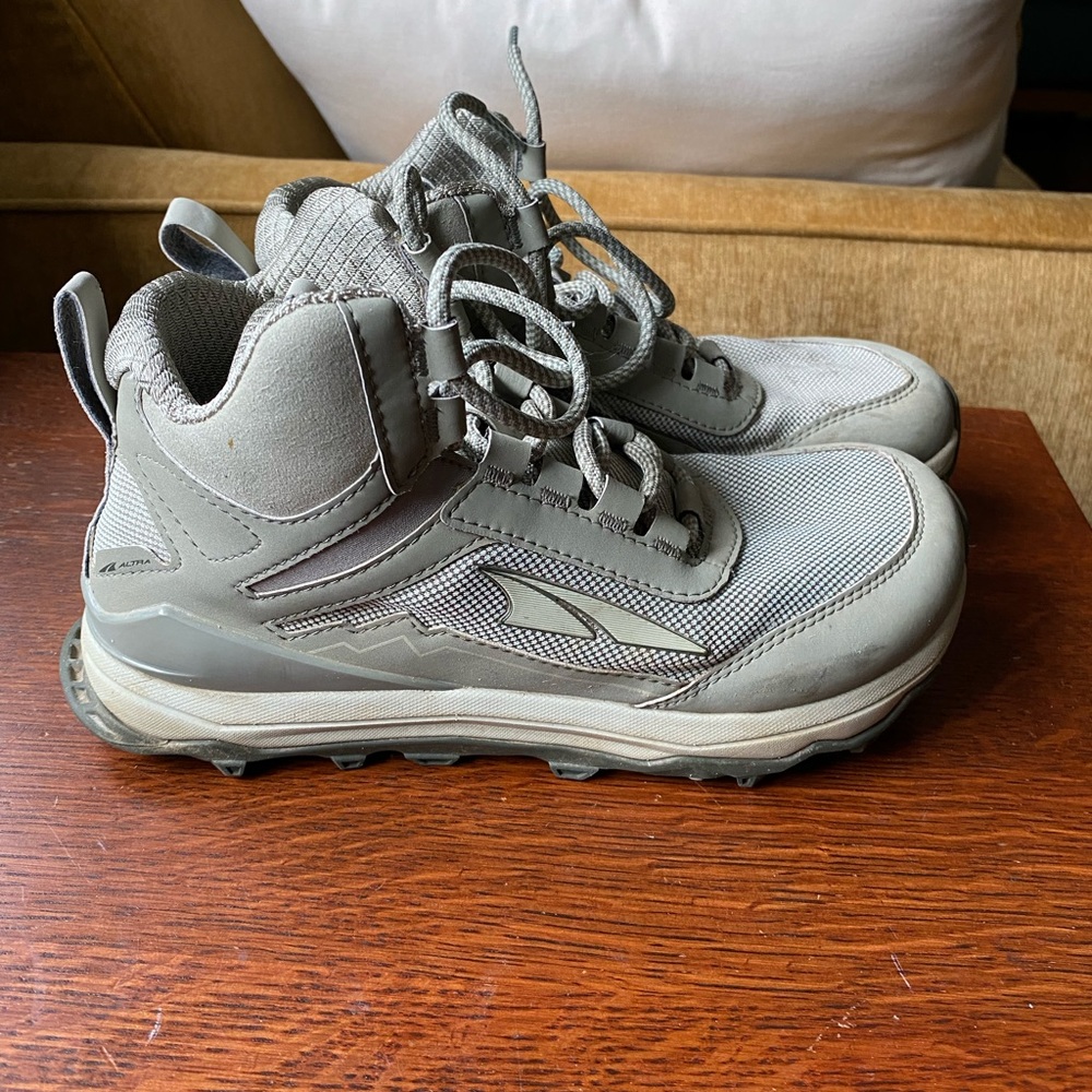 Altra women’s size 5 Lone Peak hiking boots